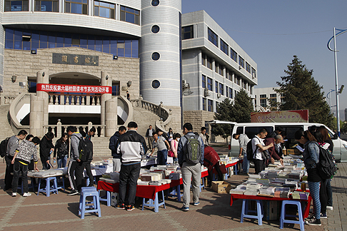 第六届校园读书节拉开序幕-内蒙古工业大学